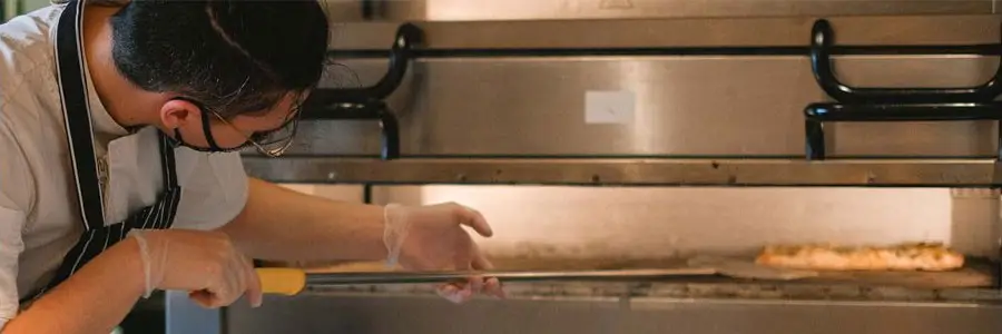 preparatie van de pizza